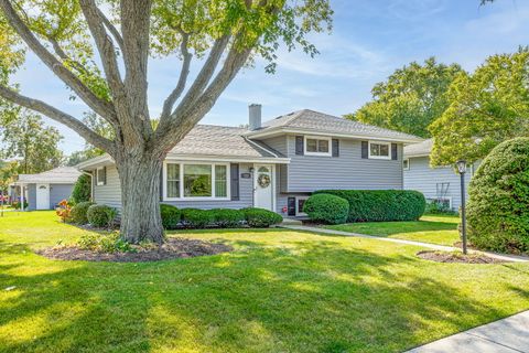 Tiny photo for 723 Inverness Road, Lisle, IL 60532 (MLS # 12496438)