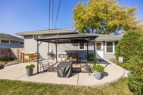 Tiny photo for 723 Inverness Road, Lisle, IL 60532 (MLS # 12496438)