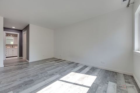 Tiny photo for 3300 N Carriageway Drive #317, Arlington Heights, IL 60004 (MLS # 12532035)