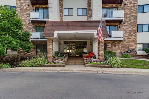 Photo of 3300 N Carriageway Drive #317, Arlington Heights, IL 60004 (MLS # 12532035)