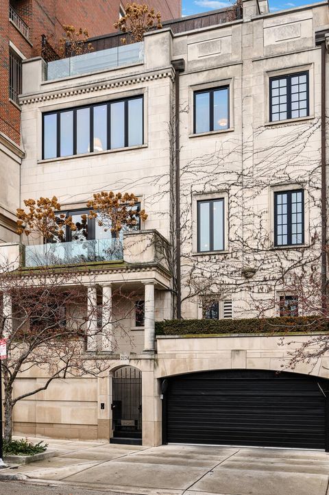 2124 N Lincoln Park West Chicago IL 60614