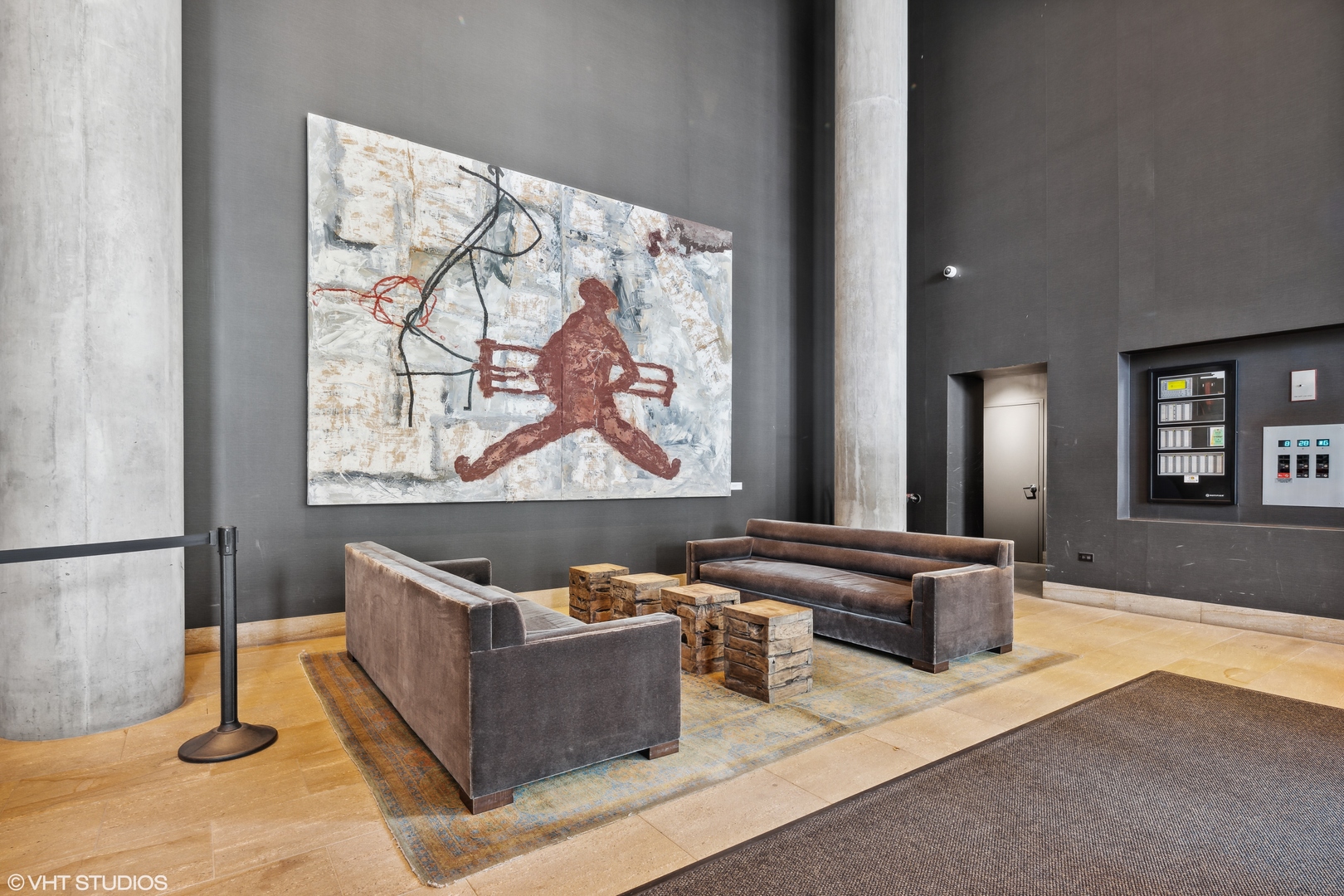 860 W Blackhawk Street 204