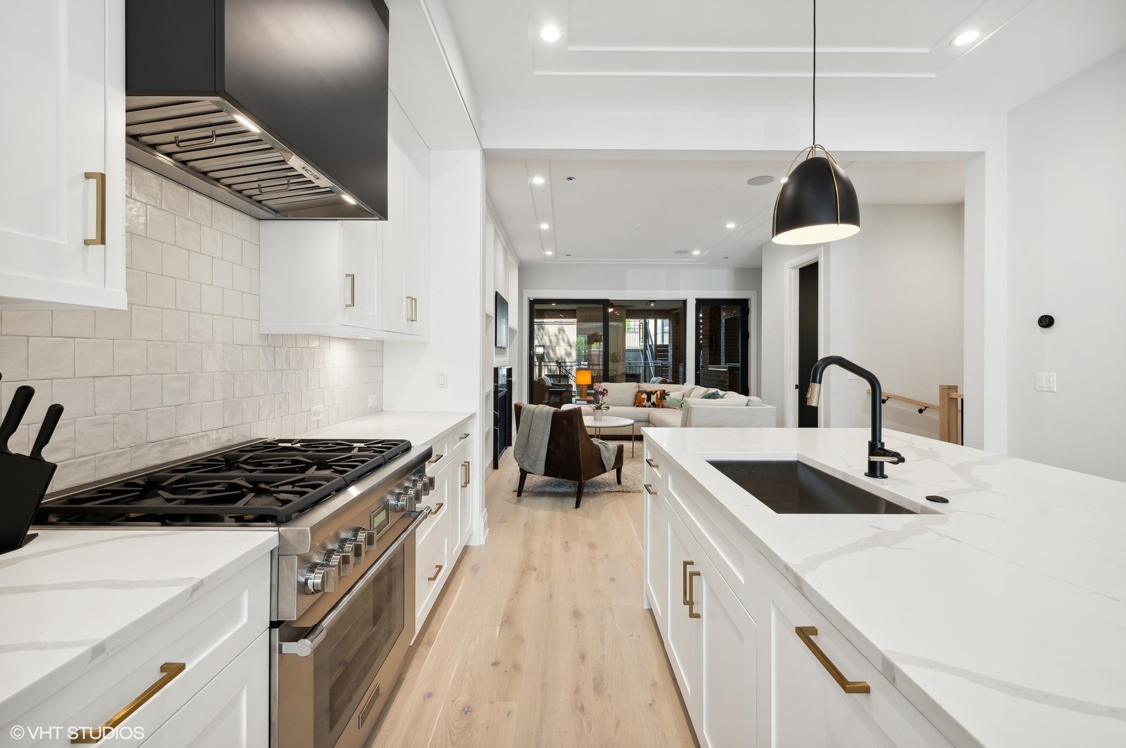 2236 N Kenmore Avenue 1S