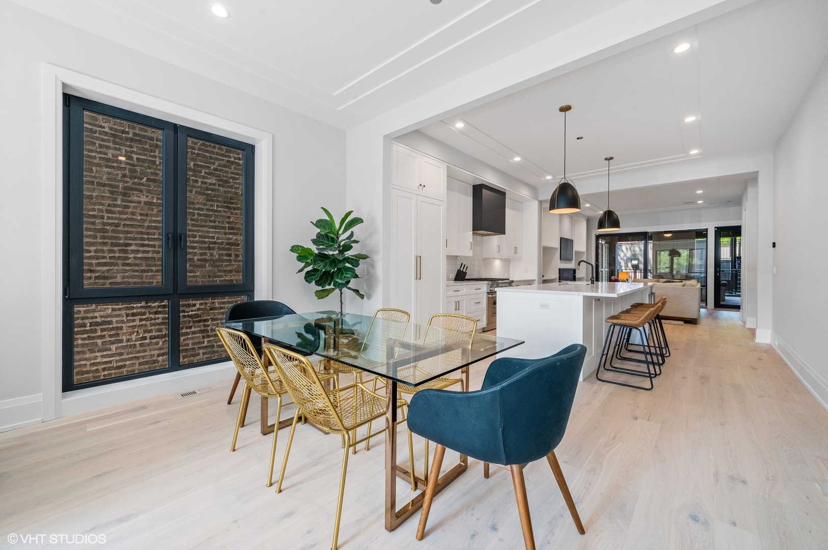 2236 N Kenmore Avenue 1S