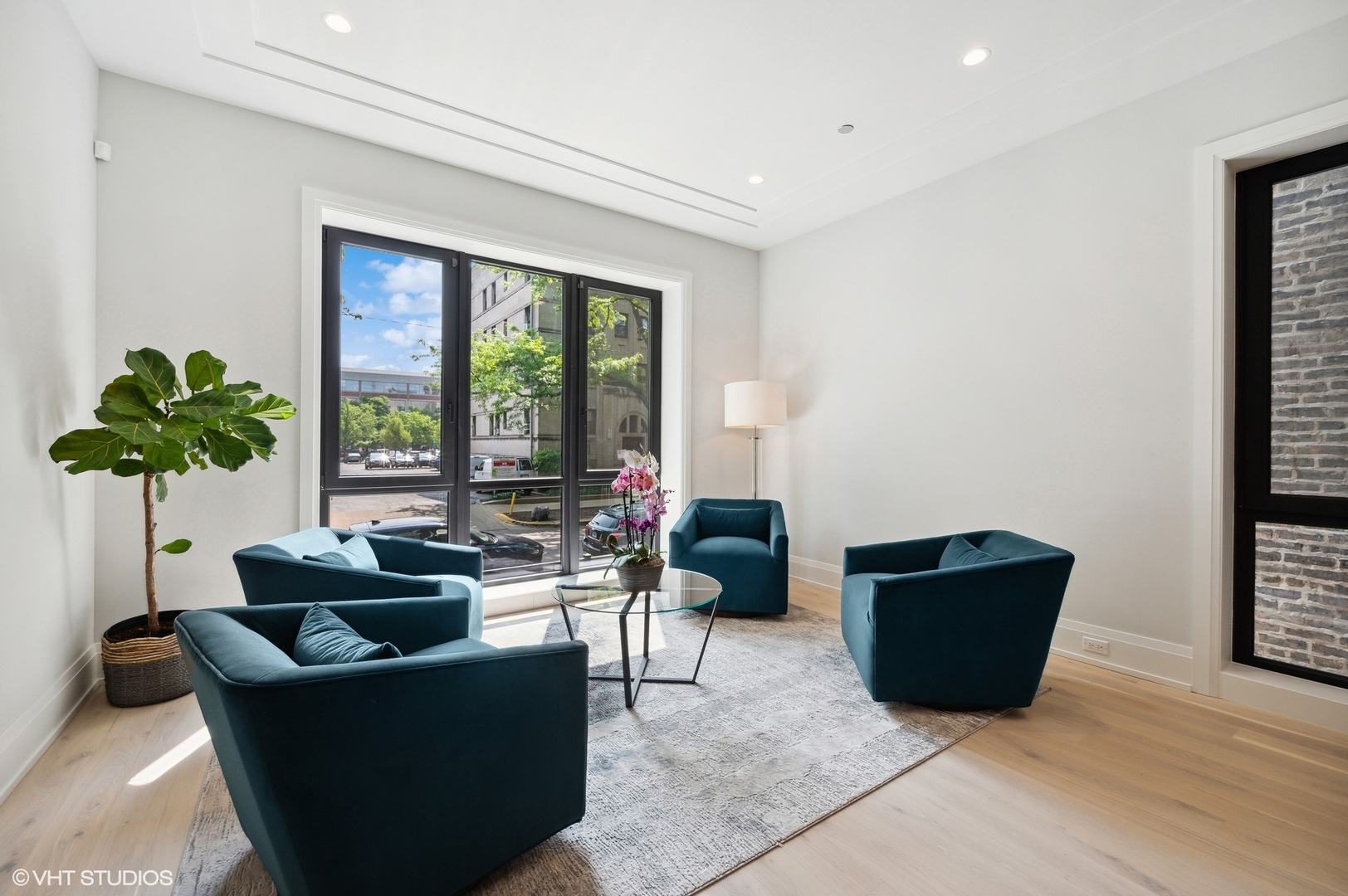 2236 N Kenmore Avenue 1S