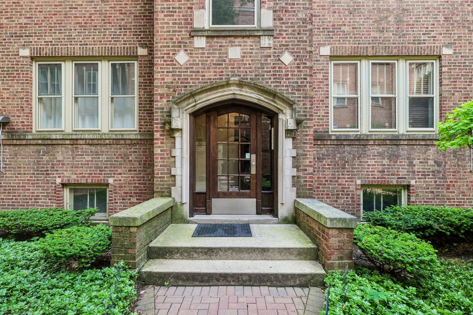 219 N Oak Park Avenue 2E