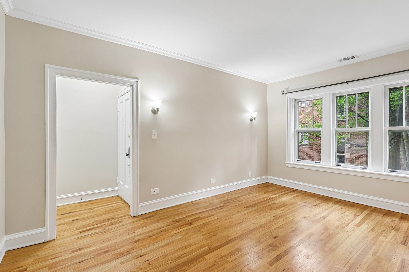 219 N Oak Park Avenue 2E