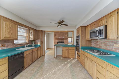 Tiny photo for 28W313 Batavia Road, Warrenville, IL 60555 (MLS # 12557967)