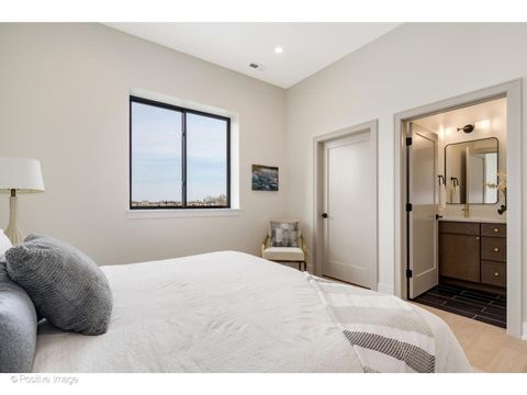 Tiny photo for 5340 N Lincoln Avenue #401, Chicago, IL 60625 (MLS # 12619498)