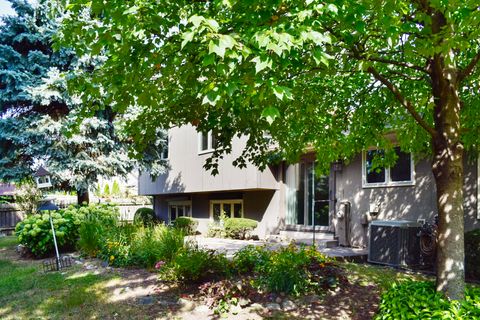 Tiny photo for 929 W Surrey Road, Addison, IL 60101 (MLS # 12472306)