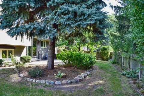 Tiny photo for 929 W Surrey Road, Addison, IL 60101 (MLS # 12472306)