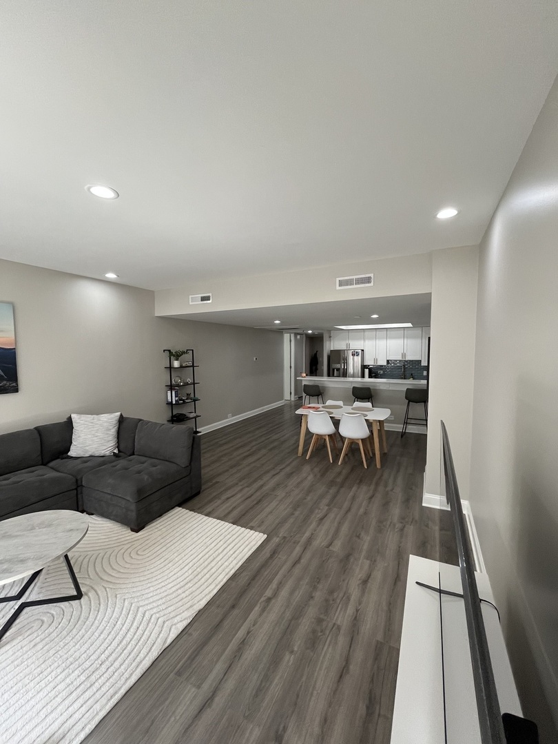 680 N Lake Shore Drive 817