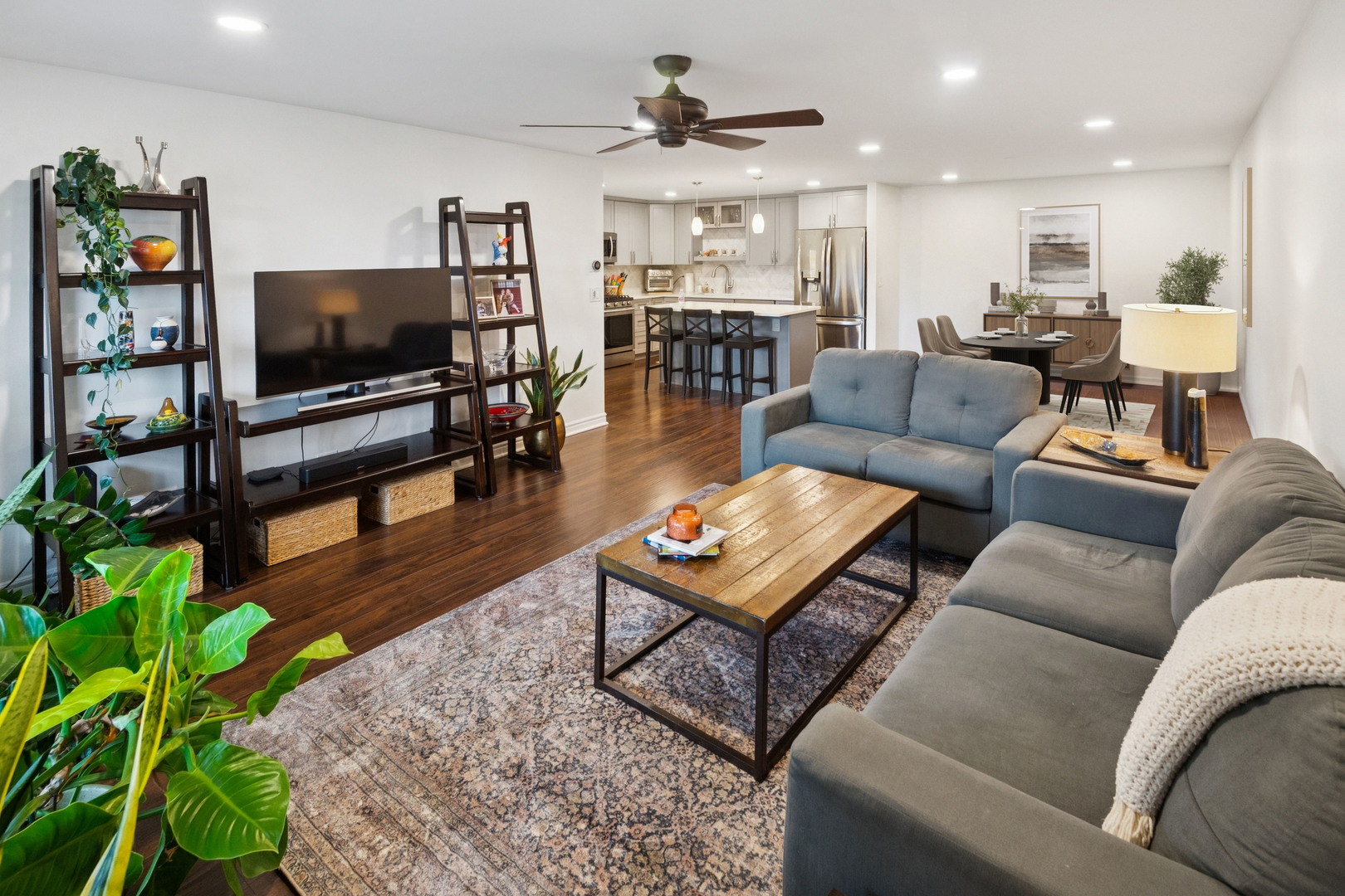 4106 N Narragansett Avenue 511