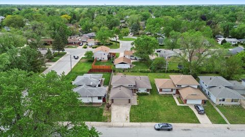Tiny photo for 1315 Prince Drive, South Holland, IL 60473 (MLS # 12619343)