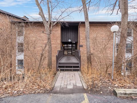 Photo of 5516 E Lake Drive #92C, Lisle, IL 60532 (MLS # 12573994)