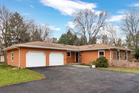 Photo of 4 AMY Drive, Oswego, IL 60543 (MLS # 12582729)
