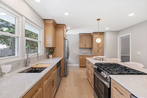 Tiny photo for 624 Willow Lane, Geneva, IL 60134 (MLS # 12702678)
