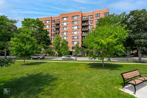 Photo of 1500 Hinman Avenue #302, Evanston, IL 60201 (MLS # 12485734)