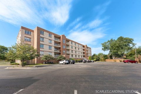 Tiny photo for 201 W Brush Hill Road #107, Elmhurst, IL 60126 (MLS # 12486172)