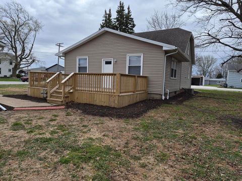 Tiny photo for 101 N 6th Avenue, New Windsor, IL 61465 (MLS # 12613146)