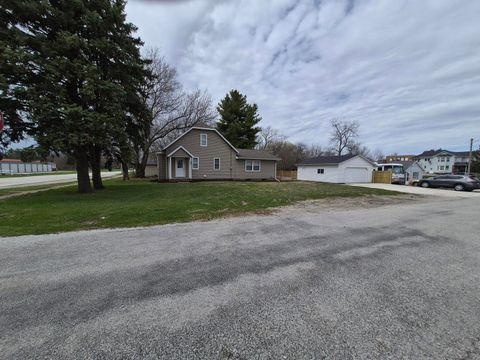 Tiny photo for 101 N 6th Avenue, New Windsor, IL 61465 (MLS # 12613146)