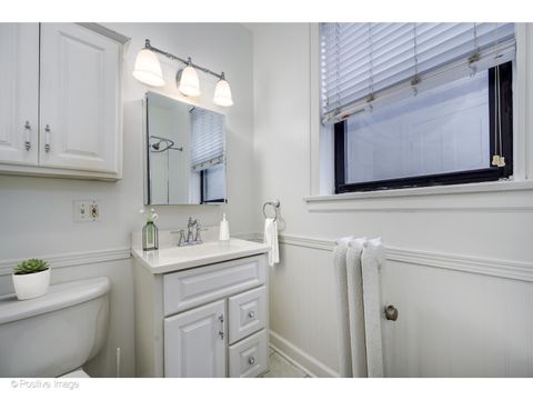 Tiny photo for 726 W Sheridan Road #1N, Chicago, IL 60613 (MLS # 12467247)