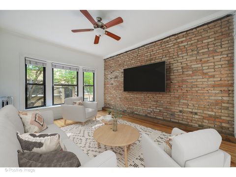 Tiny photo for 726 W Sheridan Road #1N, Chicago, IL 60613 (MLS # 12467247)