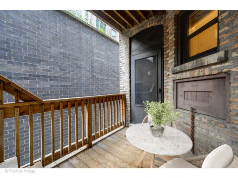 Tiny photo for 726 W Sheridan Road #1N, Chicago, IL 60613 (MLS # 12467247)