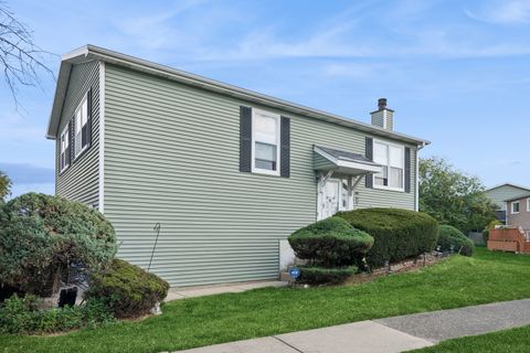 Tiny photo for 2155 College Drive, Glendale Heights, IL 60139 (MLS # 12496856)