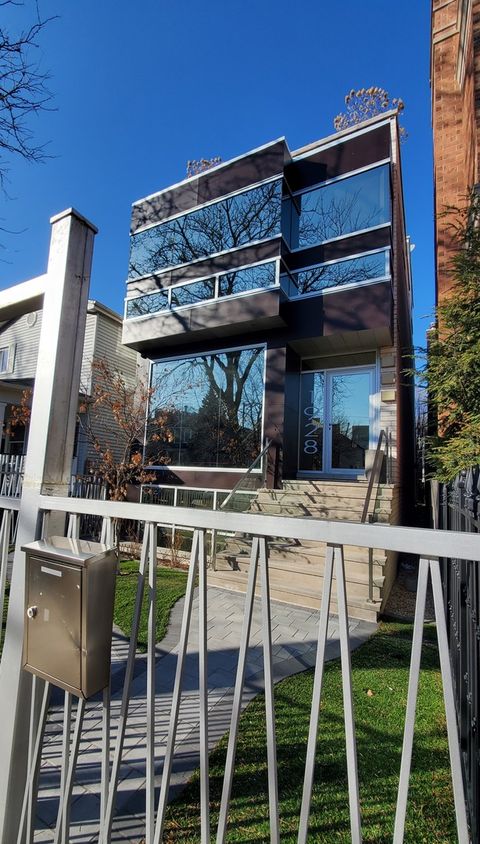 1928 W WOLFRAM Street Chicago IL 60657