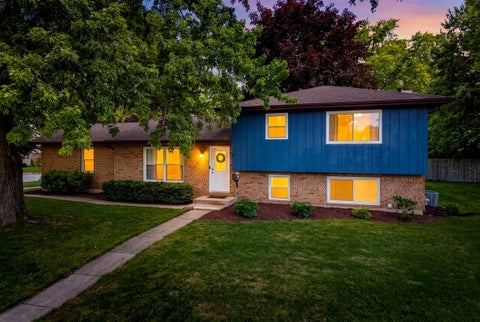 Photo of 5 Redstart Road, Naperville, IL 60565 (MLS # 12774582)