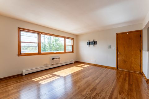 Tiny photo for 342 Beach Avenue #2B, La Grange Park, IL 60526 (MLS # 12678971)
