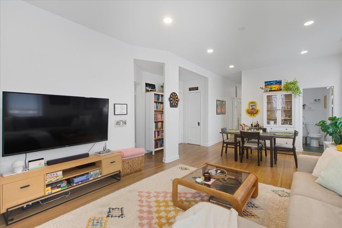 2350 W Charleston Street 2F