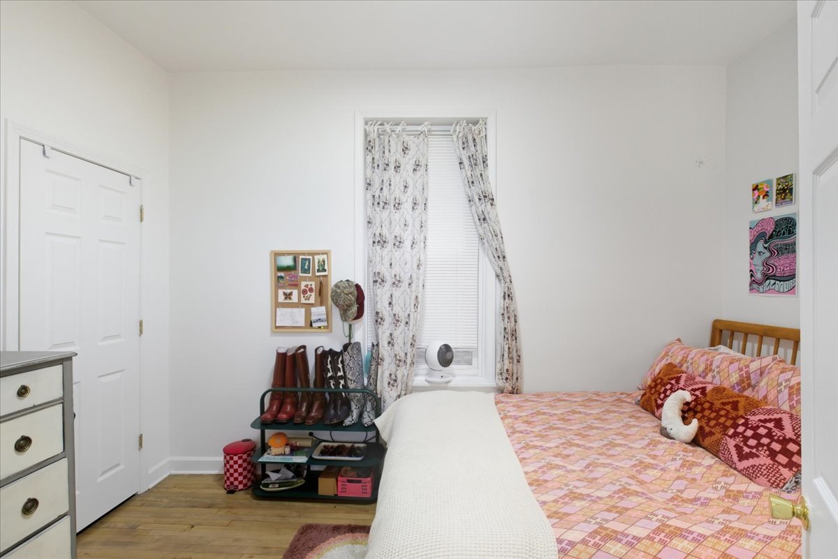 2350 W Charleston Street 2F