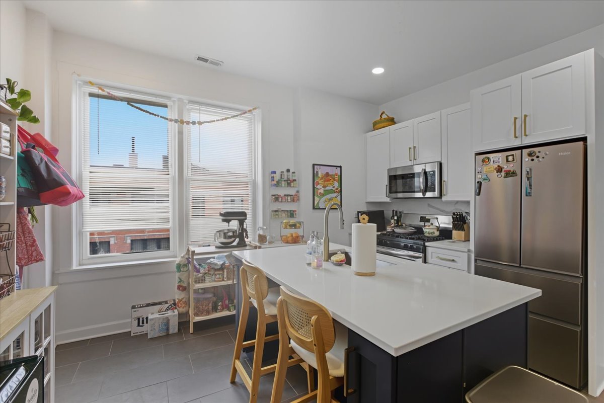 2350 W Charleston Street 2F