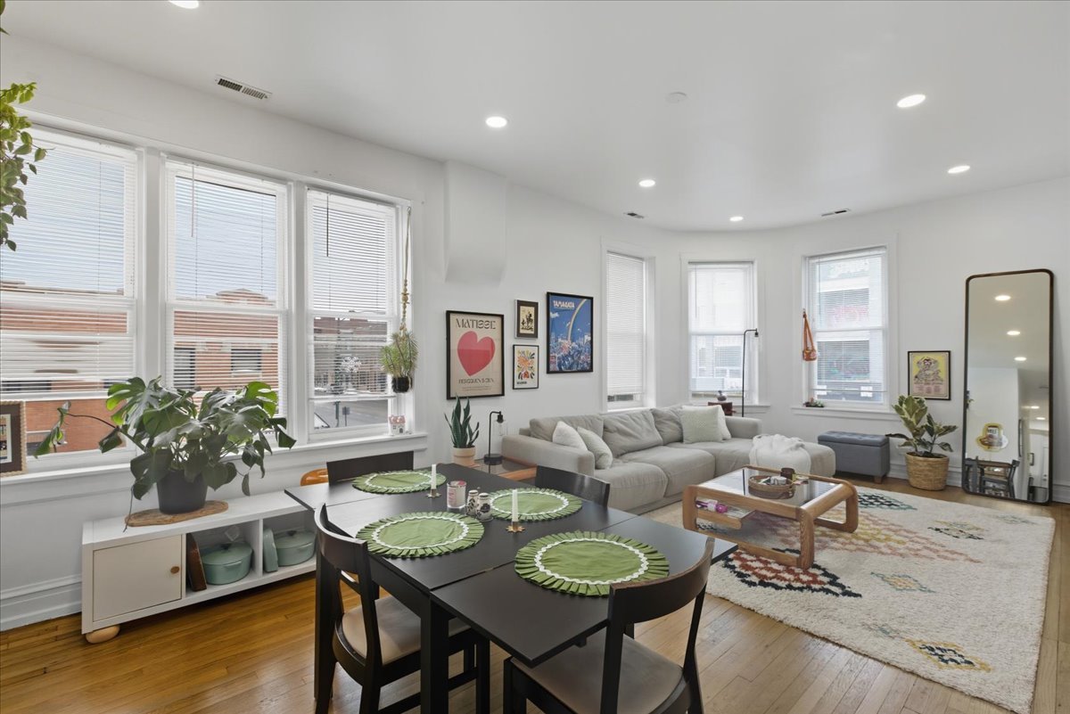 2350 W Charleston Street 2F