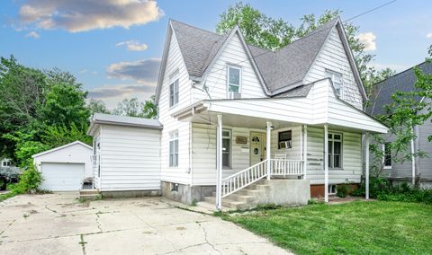 711 S 4th Street DeKalb IL 60115