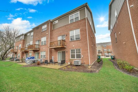 Tiny photo for 60 Grey Wolf Drive, Wheeling, IL 60090 (MLS # 12593585)