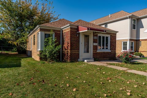 Tiny photo for 4418 Madison Avenue, Brookfield, IL 60513 (MLS # 12797370)