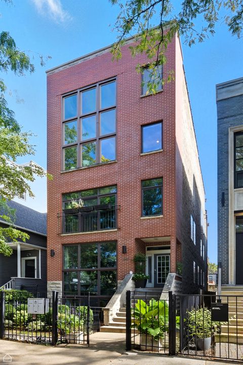 Photo of 1633 N OAKLEY Avenue #3, Chicago, IL 60647 (MLS # 12489586)