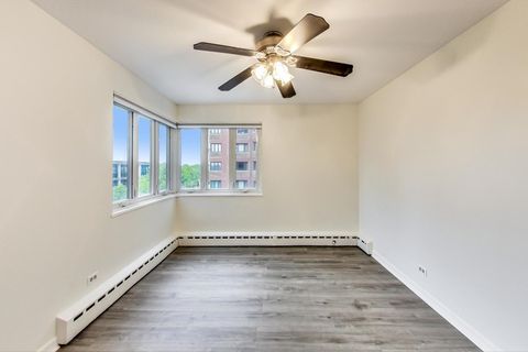 Tiny photo for 708 W Bittersweet Place #512, Chicago, IL 60613 (MLS # 12589060)