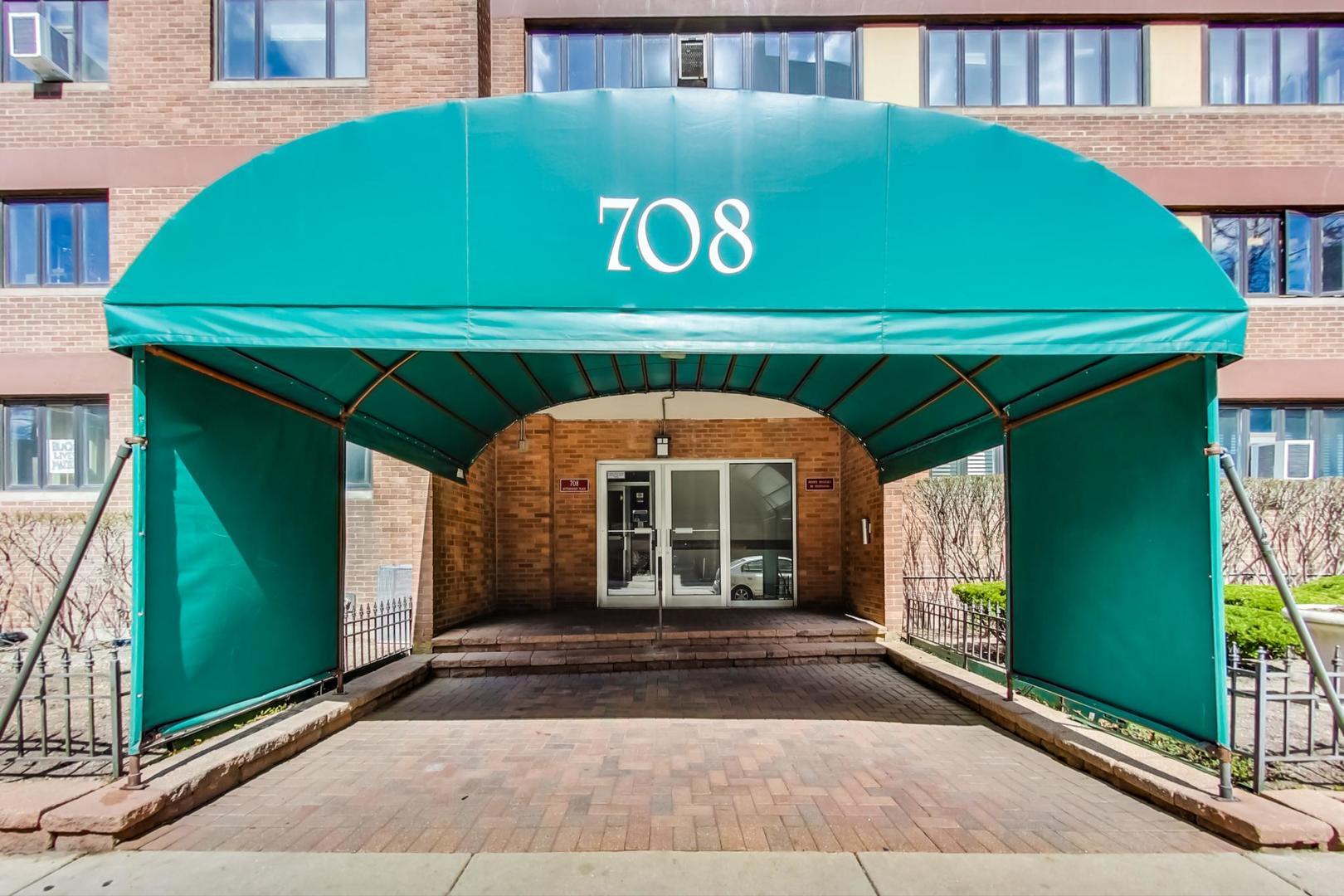 708 W Bittersweet Place 512