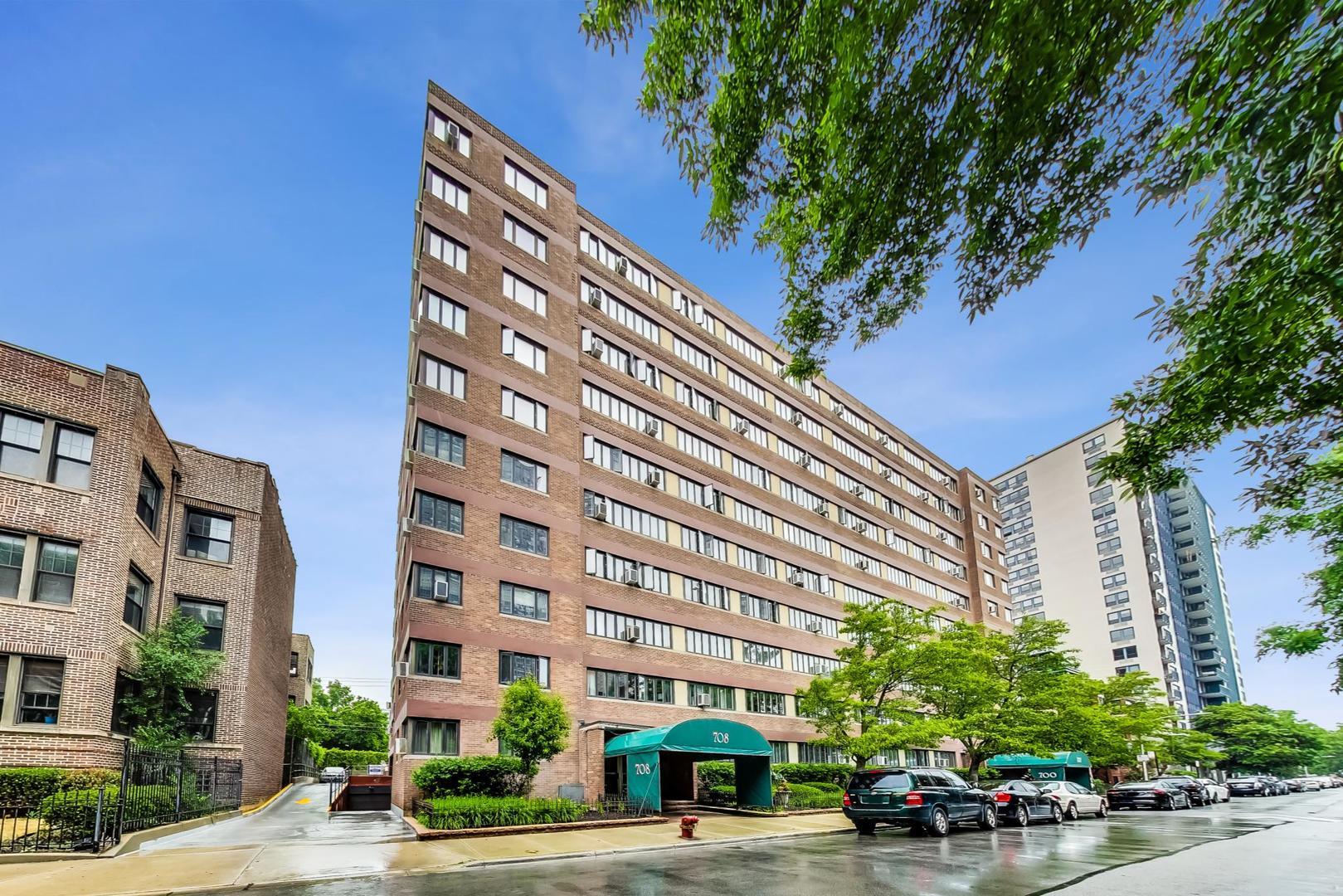 708 W Bittersweet Place 512