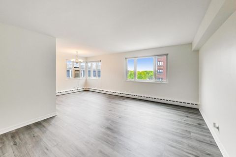 Tiny photo for 708 W Bittersweet Place #512, Chicago, IL 60613 (MLS # 12589060)