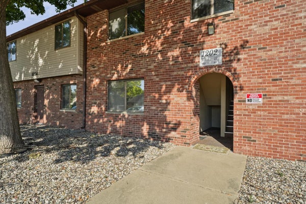 1202 DEAN DR APT 3, URBANA, IL 61802 - Image 0dfe2ec0f0a4a17740bdc7a9968a2fea/1286181955