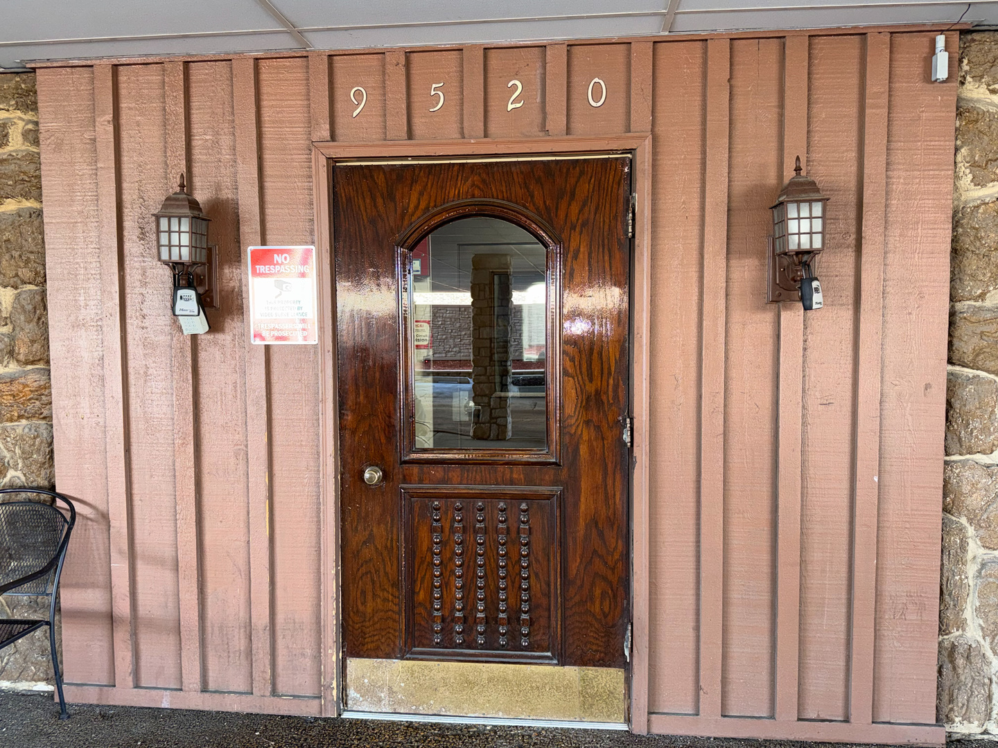 9520 Mayfield Avenue 212