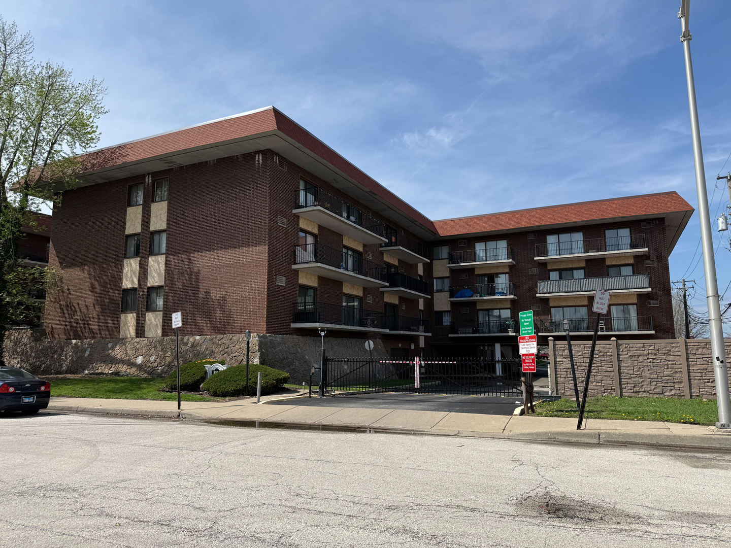 9520 Mayfield Avenue 212
