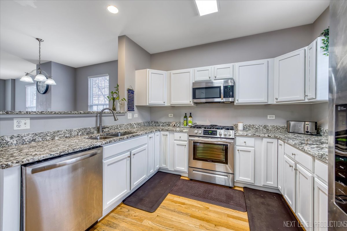 172 N East River Road L