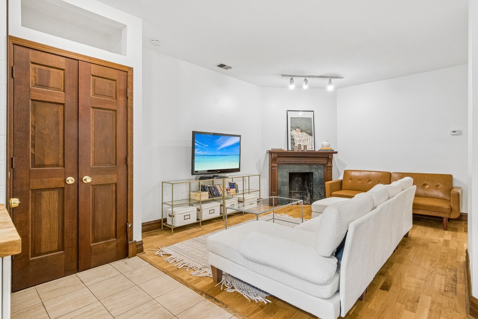 869 N LaSalle Street 2
