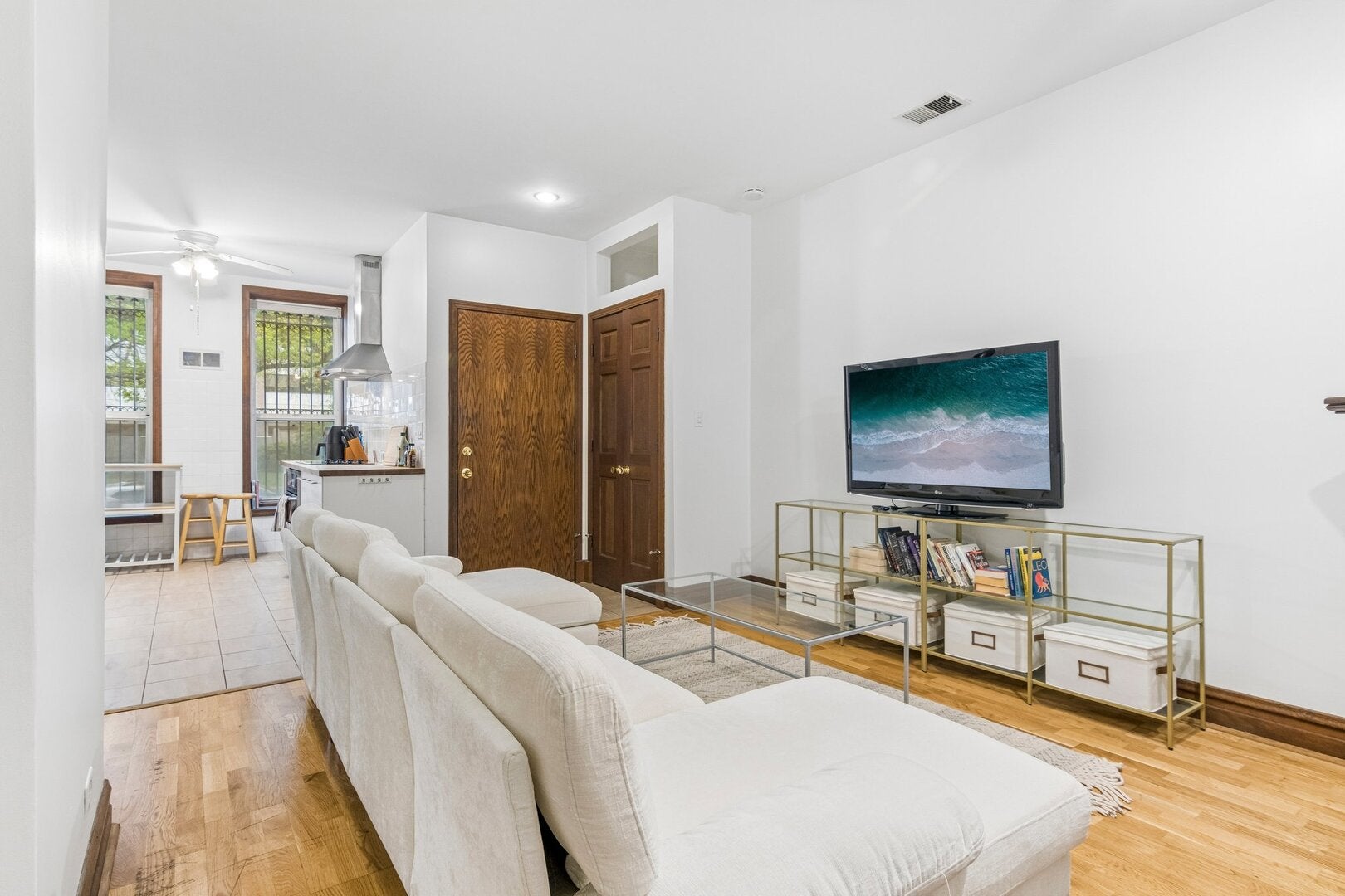 869 N LaSalle Street 2